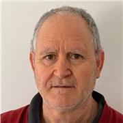 Docente di Informatica impartisce lezioni di Informatica a studenti di ogni ordine e grado